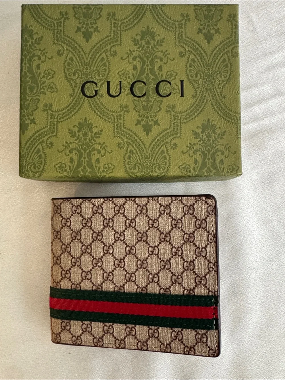 New! Gucci GG Supreme Web Bifold Wallet in beige and ebony canvas!🔥